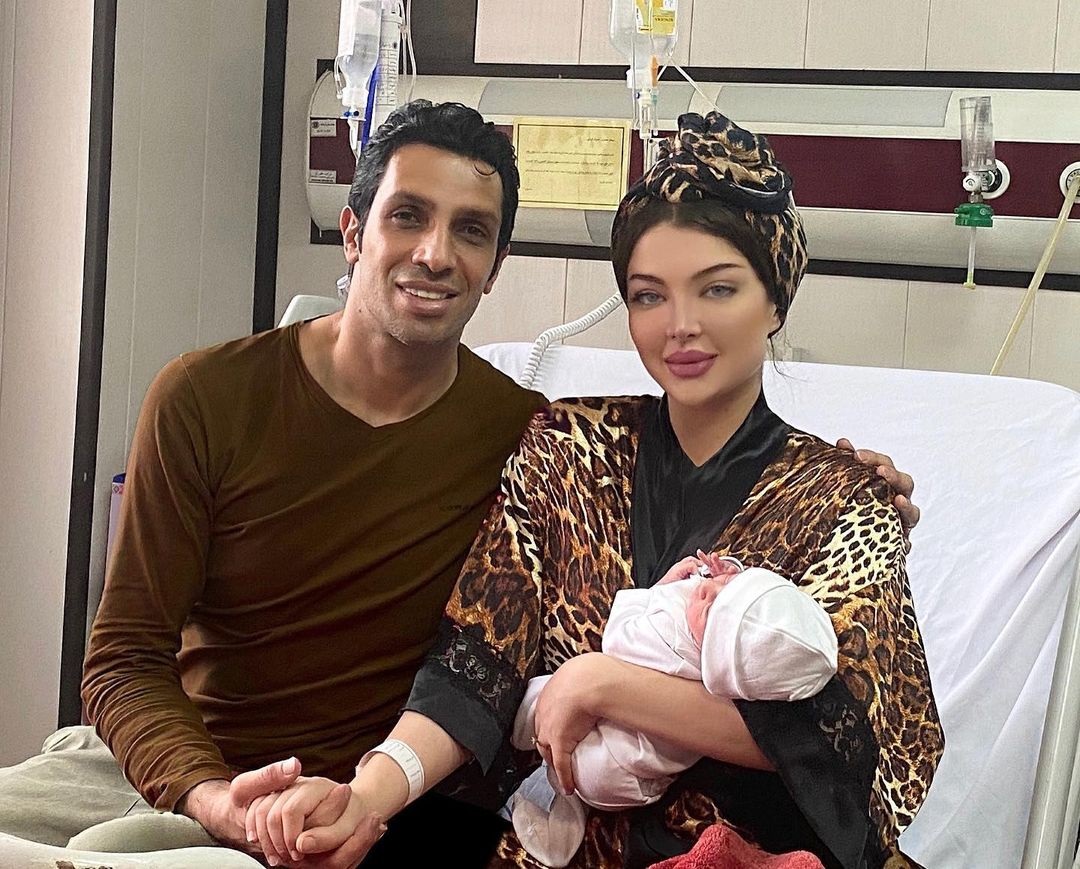 سپهر حیدری و همسرش در بیمارستان
